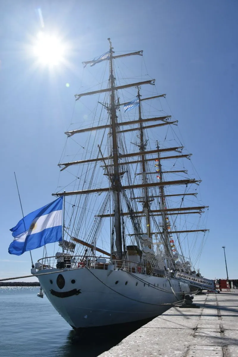 La Fragata Ara Libertad Arrib Al Puerto De Comodoro Rivadavia Por