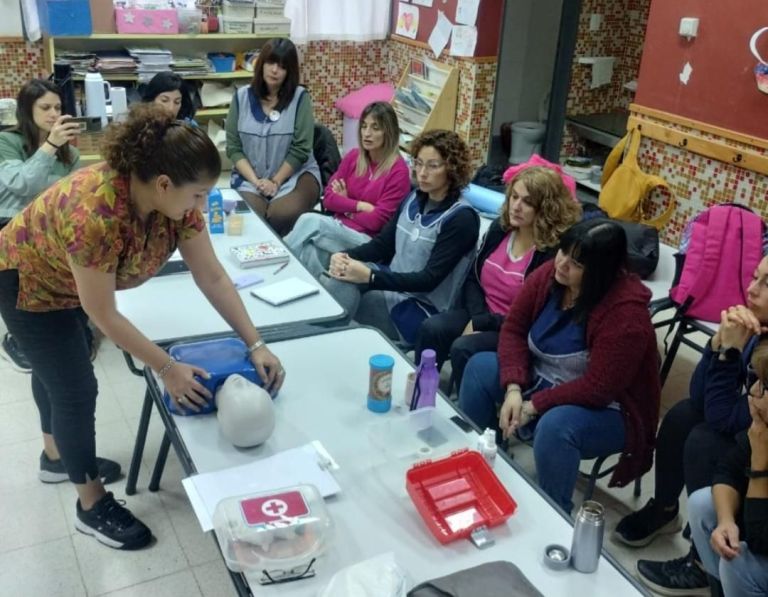 Dictaron Charla Sobre Primeros Auxilios Y Rcp A Docentes De Rada Tilly