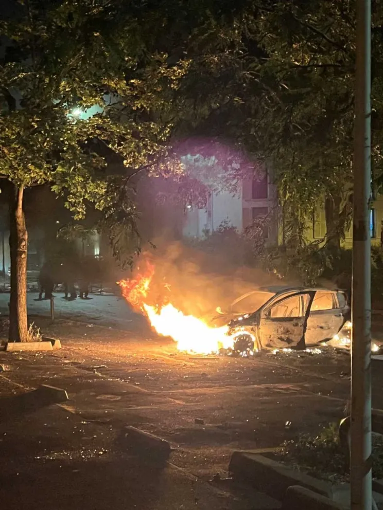 La Policía francesa asesinó a un joven de 17 años y desató una noche de furia en París
