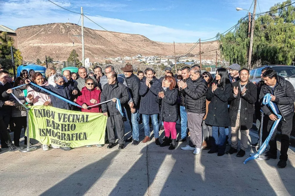 Inauguraron pavimento de hormigón y cordón cuneta en barrio Sismográfica