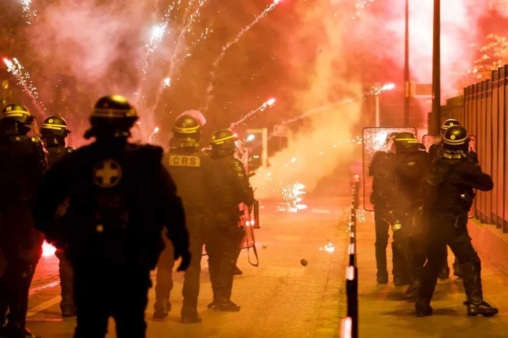 Francia desplegará 45.000 policías ante los disturbios por muerte de un adolescente