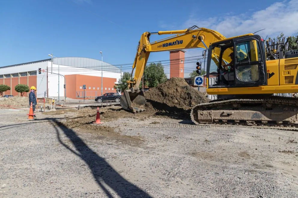 “El Municipio multó a la empresa por el retraso de la obra hídrica de av. Roca”