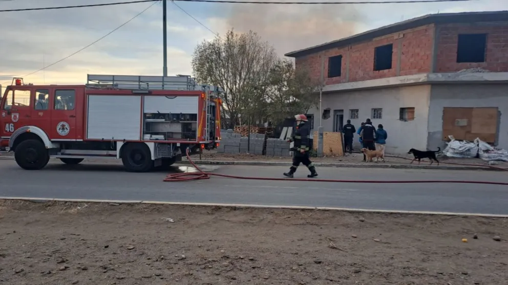 Por una salamandra se produjo un incendio en un domicilio de barrio Don Bosco