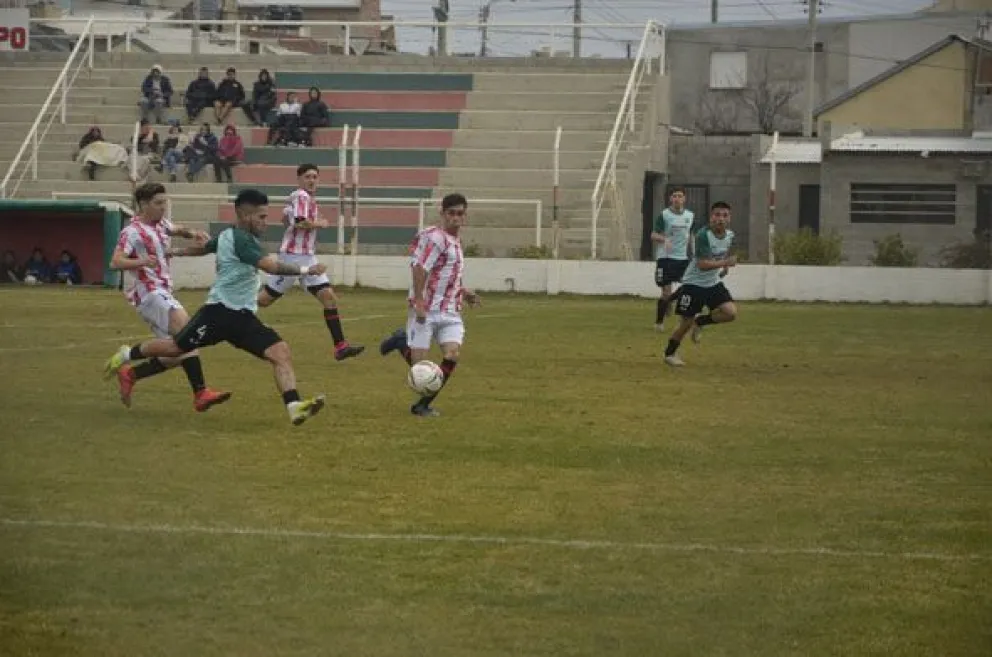 Fútbol local: Ganó Deportivo Roca luego de 16 derrotas 