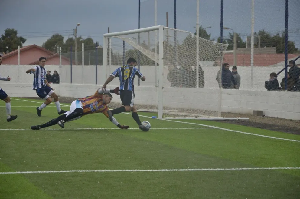 Fútbol Categoría B:  Diadema y Saavedra continúan dominando