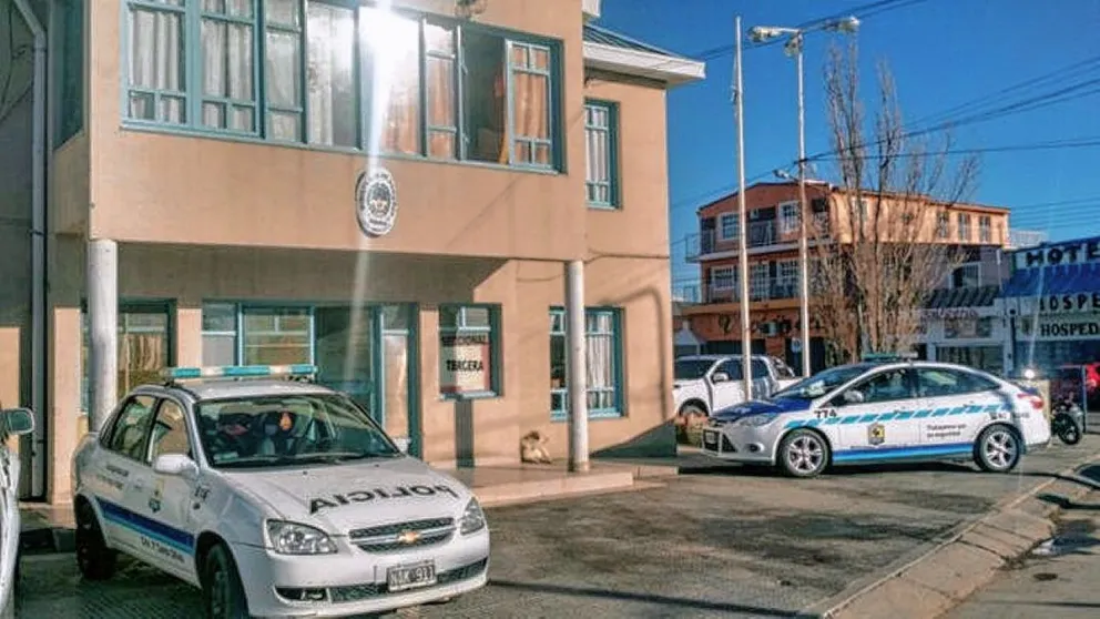 Detenciones y allanamientos para tratar de esclarecer el homicidio de un hombre en Caleta Olivia