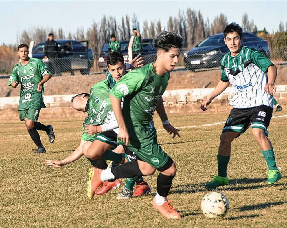Goleó Petroquímica y pasó a la final