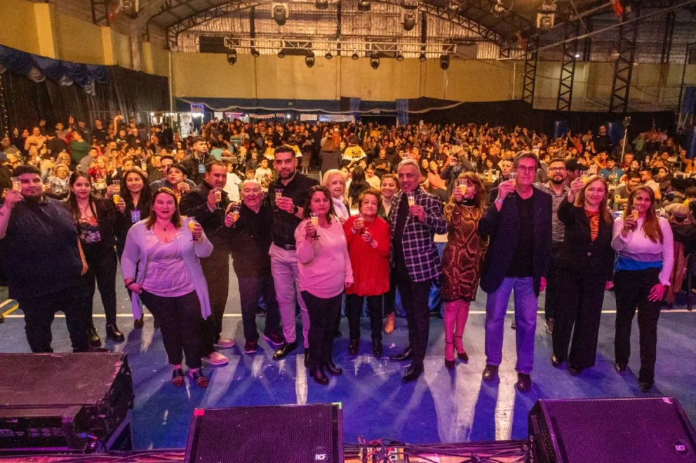 Cañadón cerró su 79° aniversario con brillo en multitudinario festival artístico