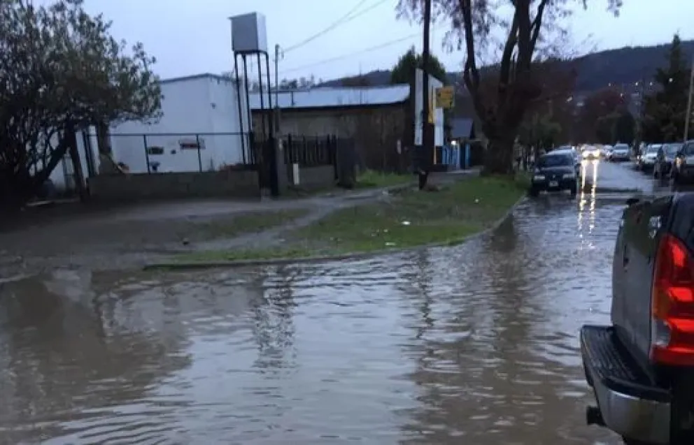 Enviaron asistencia a vecinos afectados por el temporal de lluvia en Esquel 