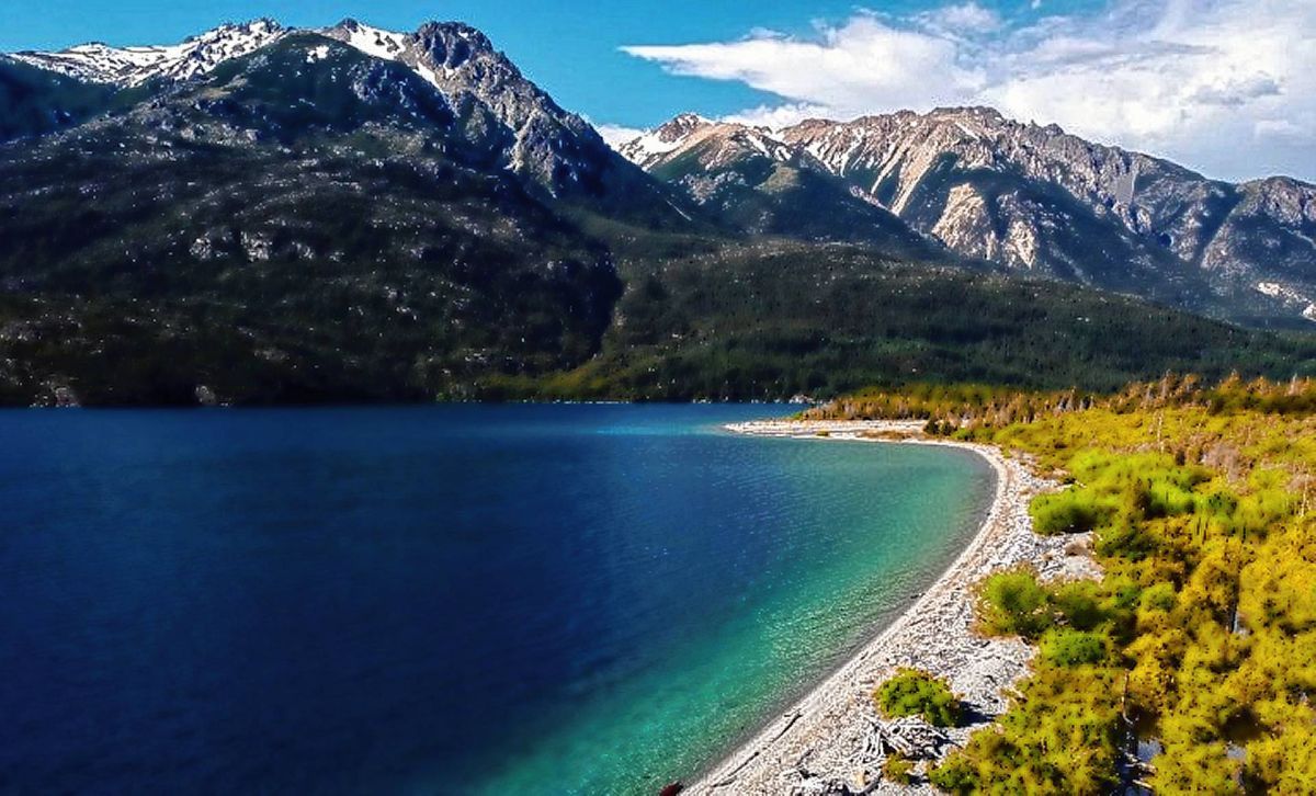 Mitos, leyendas y belleza de montaña: dónde está el lago que tiene las aguas más claras de la Argentina