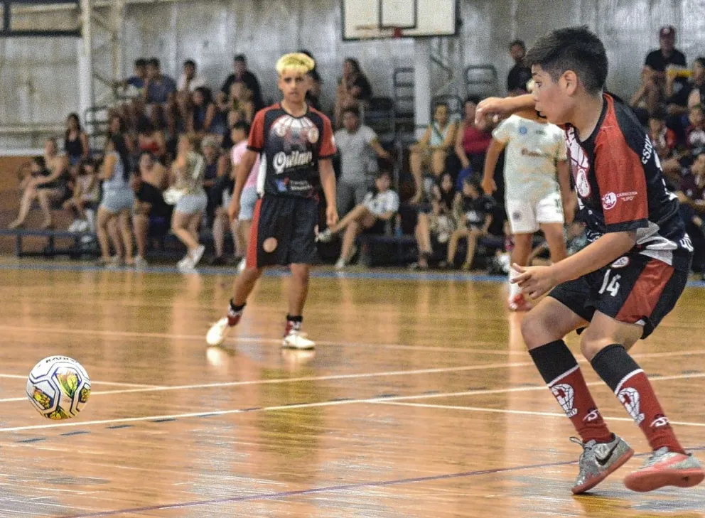 Futsal: La Súper y Huracán ganaron las semifinales de ida