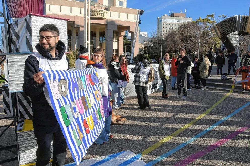 ATECh se manifestó en las afueras del Centro Cultural