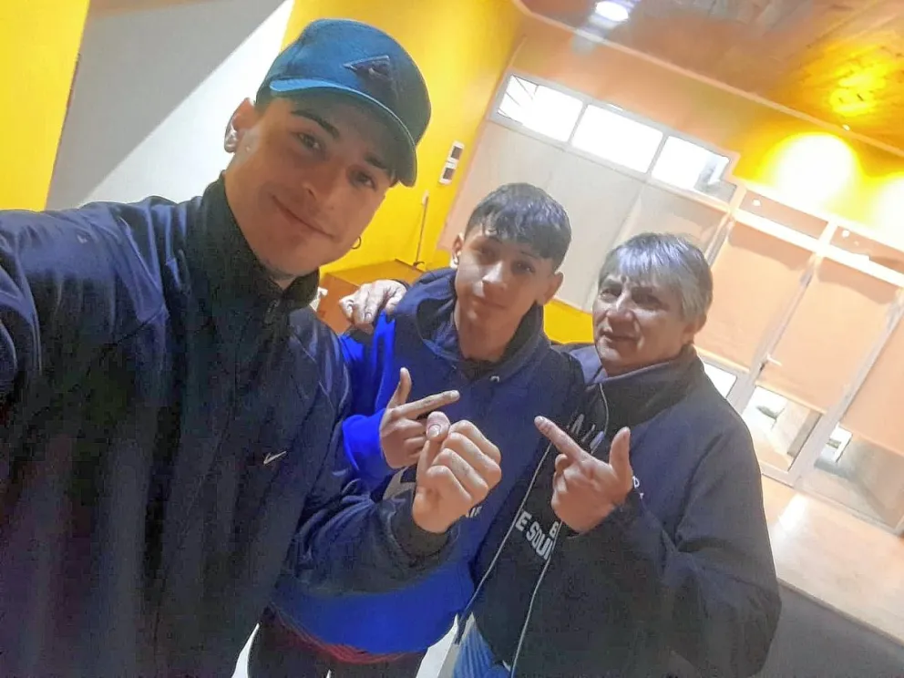Varios comodorenses en el festival del “Chino” Maidana