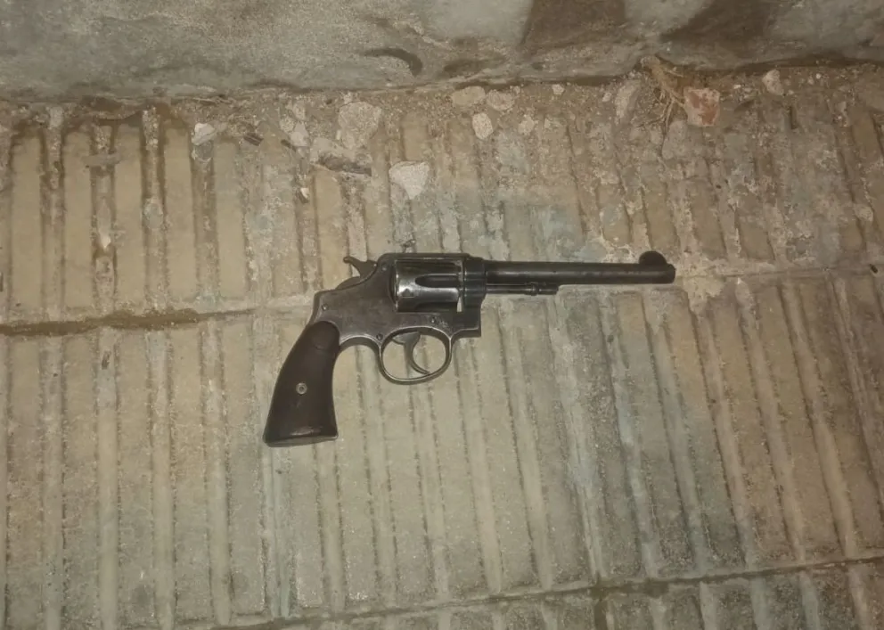 Amenazó con un arma a sus padres 
