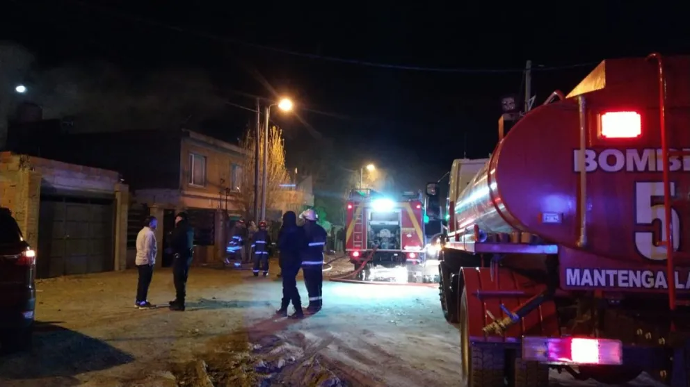 Incendio en COMIPA: cuidaba a dos niñas y se arrojó junto a ellas desde la planta alta para escapar 