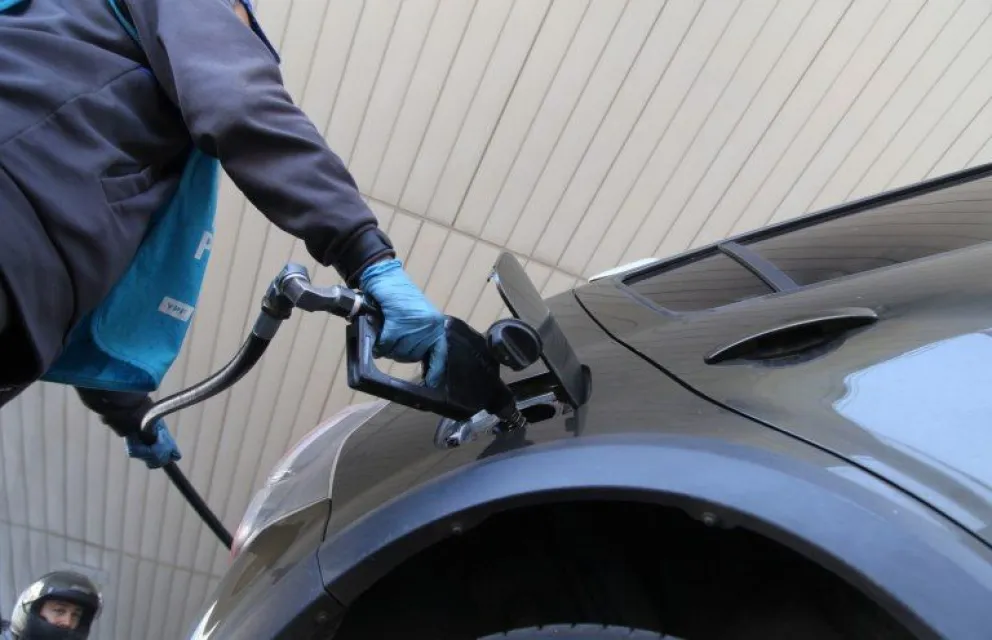 Naftas: las petroleras adelantaron una semana la suba del 4,5% de julio