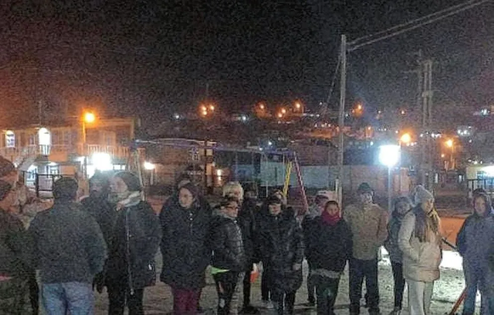 Vecinos del Abásolo marcharon hasta la comisaría para reclamar por seguridad