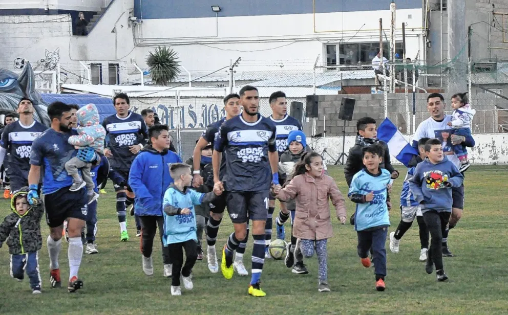 Newbery va por un paso más