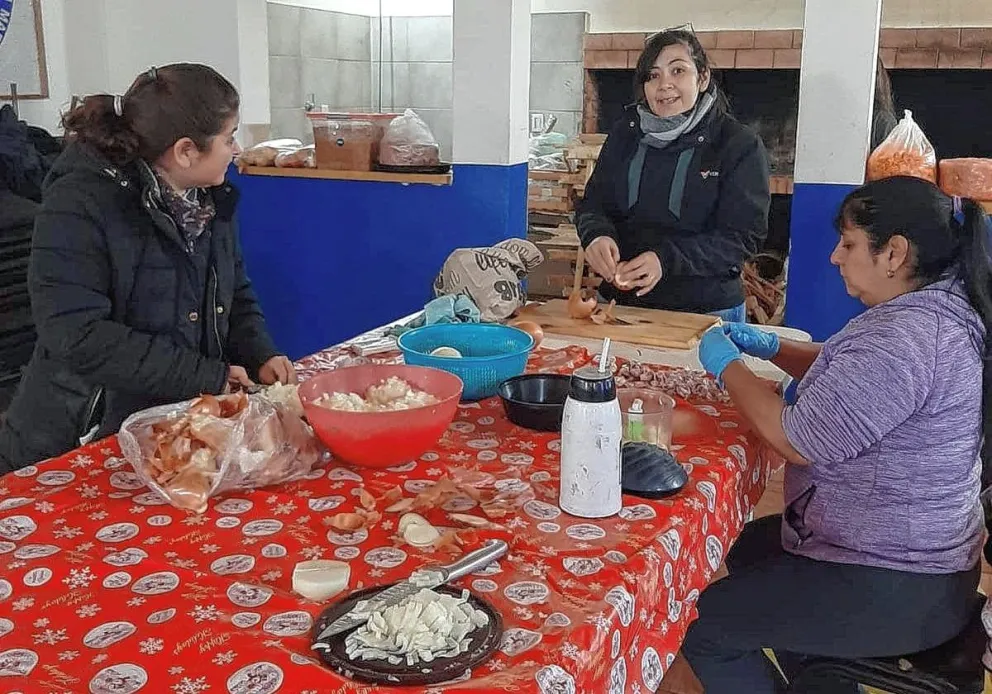 Mujeres Unidas del Club San Martín entregaron quinientas viandas gratuitas por el 9 de julio