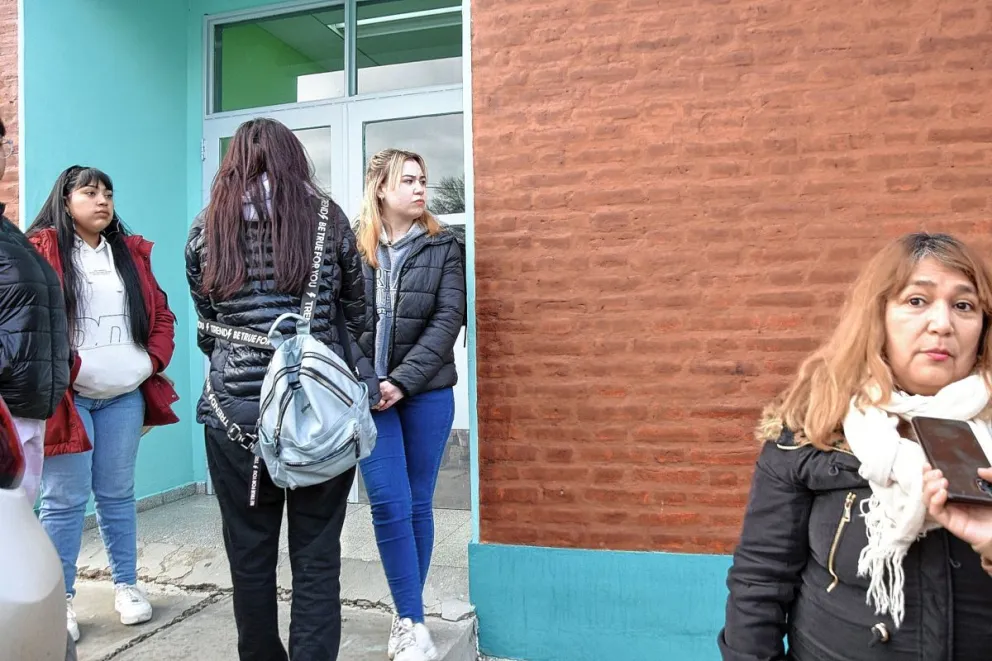 Siguen exigiendo que la directora de la Escuela Nº 731 sea apartada del cargo