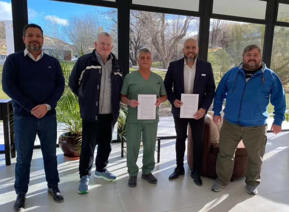 La Asociación del Círculo de Médicos Veterinarios de Comodoro Rivadavia firma convenio con Jardín Encuentro para promover la cremación responsable de animales