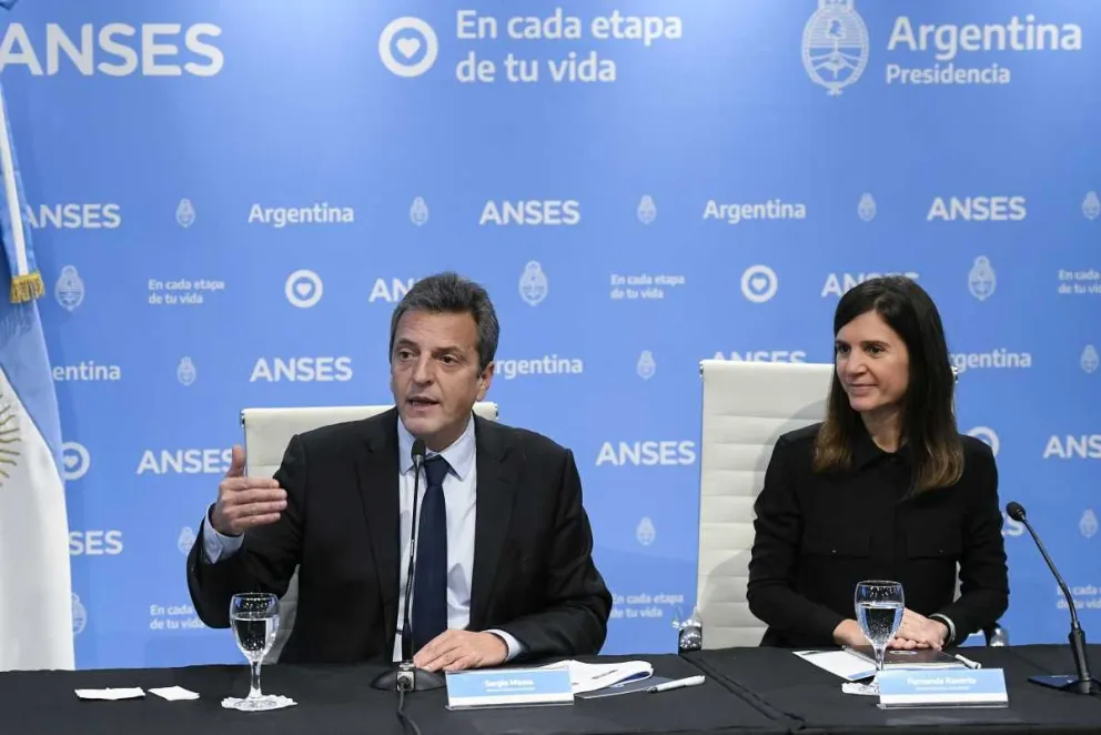Massa reunió a todo su equipo y prepara medidas: ¿Bono a jubilados y suba de AUH?