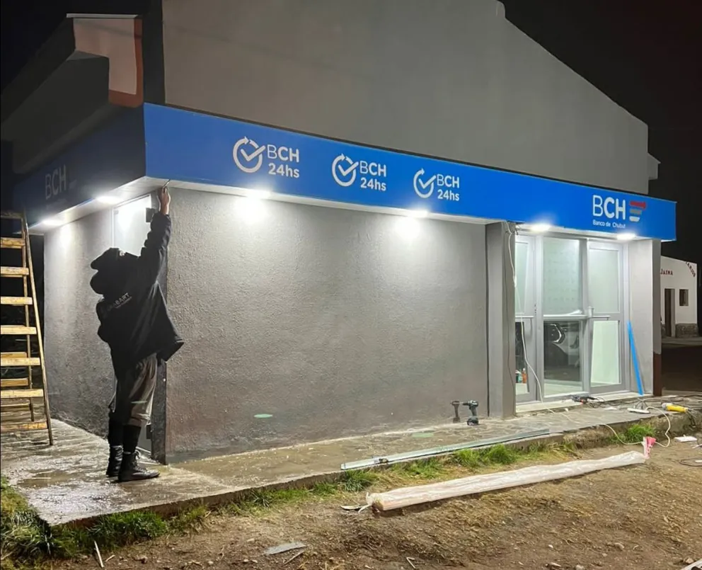 Banco del Chubut refacciona los cajeros de Km 8