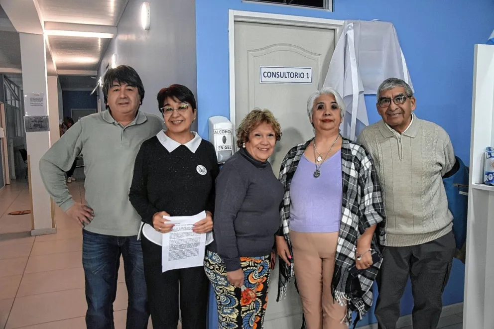 Inauguraron un consultorio con el nombre René Favaloro en el Centro de Jubilados y Pensionados de Petróleo y Gas