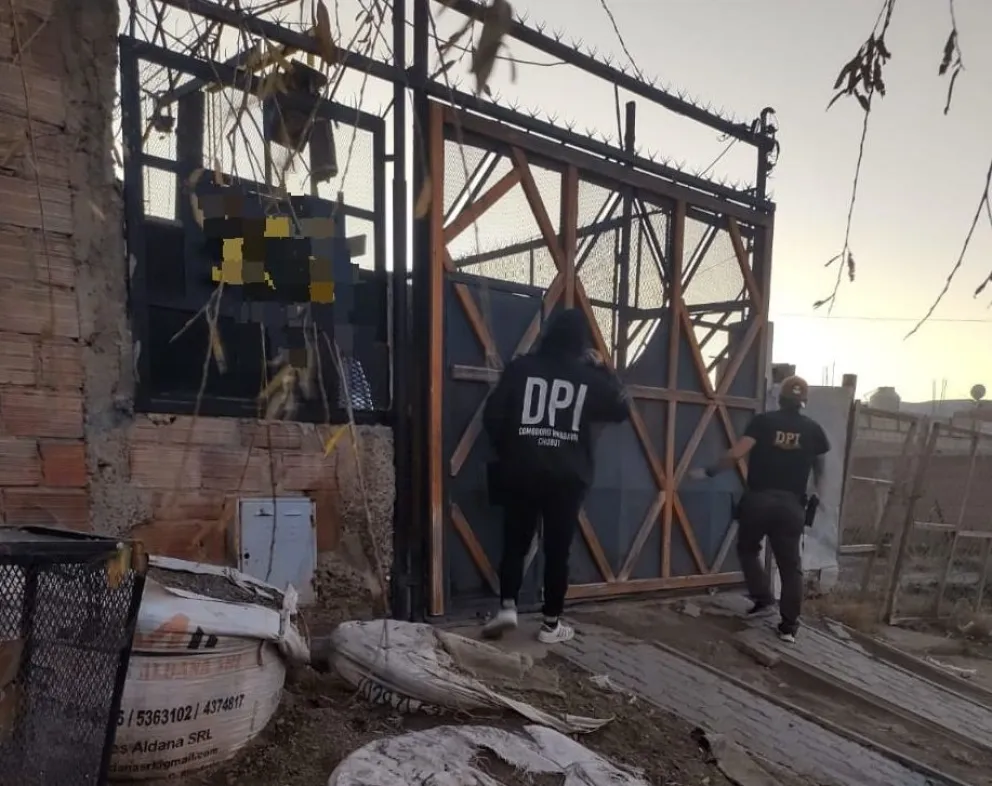Lo denunciaron por violencia familiar, lo allanaron, hallaron un arma y se dictó su exclusión