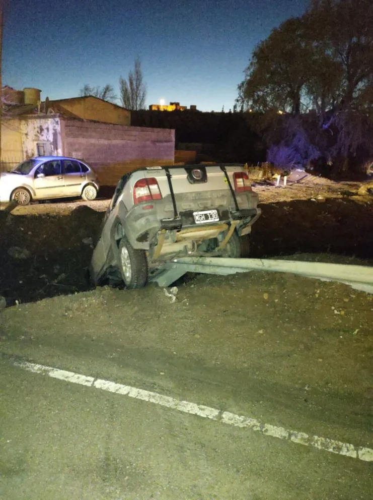 La calzada estaba congelada y terminó despistando