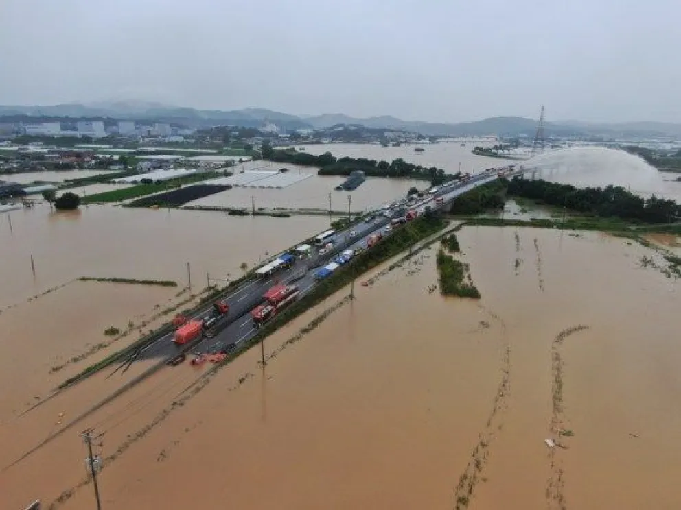 Lluvias torrenciales dejan 33 muertos y 10 desparecidos en República de Corea