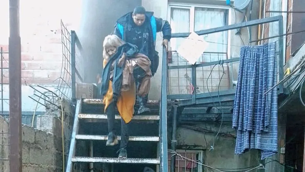 Evacuaron a todo un inquilinato por un incendio de planta baja en barrio Ceferino