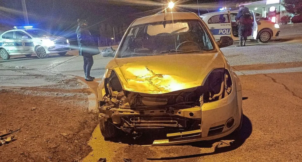 Chocaron el auto en la esquina de avenida Kennedy y Florencio Sánchez, se bajaron y huyeron corriendo