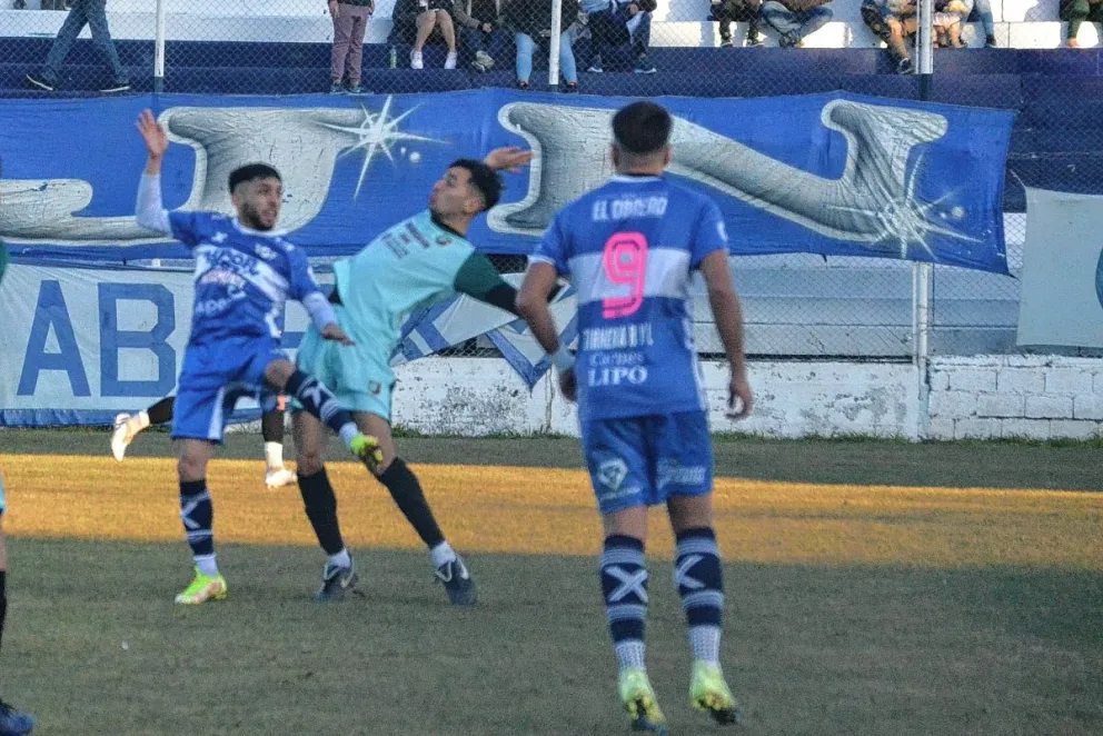 Primera vez que Newbery pierde puntos de local