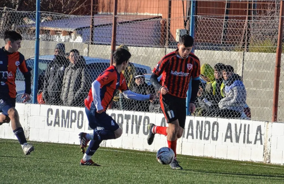 Goleada de Sarmiento para achicarle diferencias al puntero