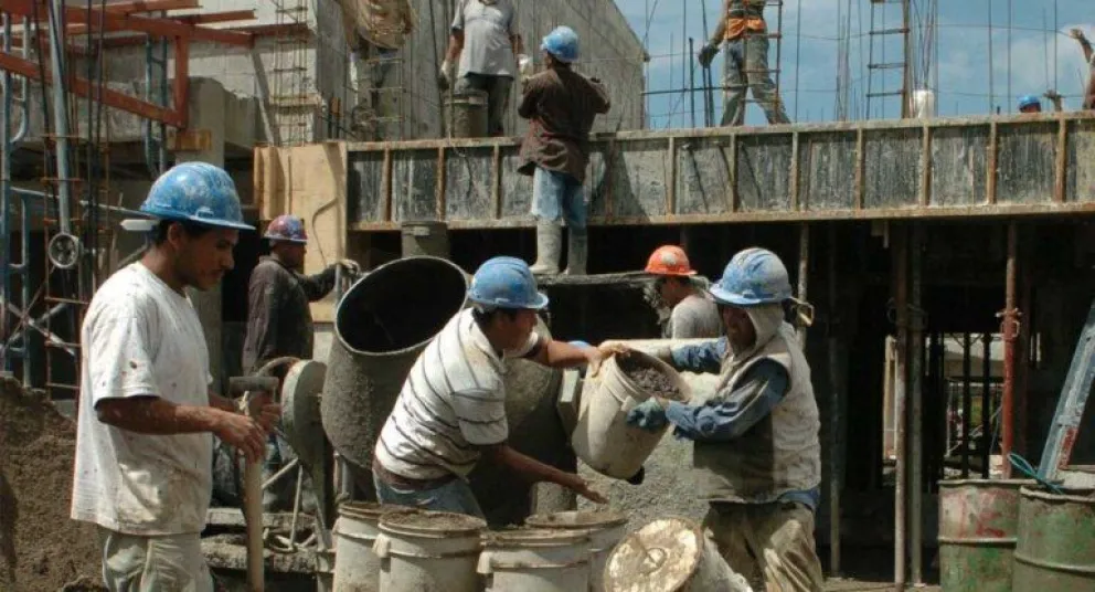 El Gobierno oficializó el aumento del Salario Mínimo Vital y Móvil