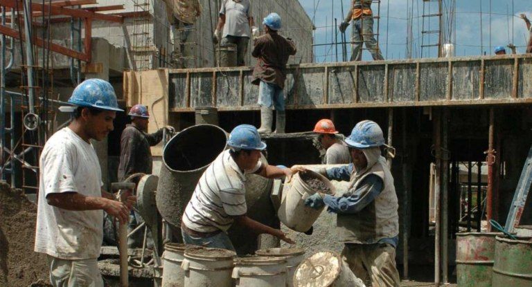 El Gobierno oficializó el aumento del Salario Mínimo Vital y Móvil