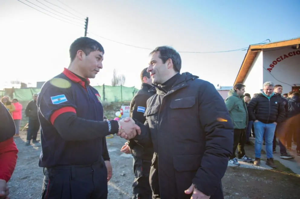 Juan Pablo Luque en donación solidaria de bomberos: “Este tipo de actos son los que nos hermanan como provincia”