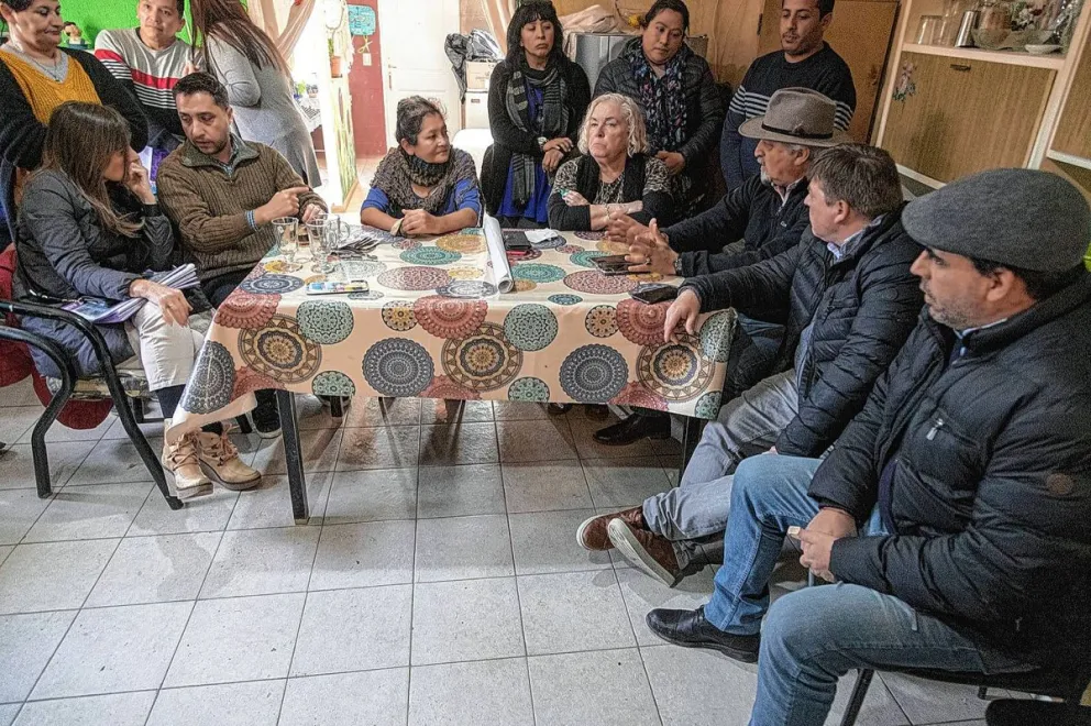 Othar Macharashvili se reunió con vecinos y productores de barrio Saavedra