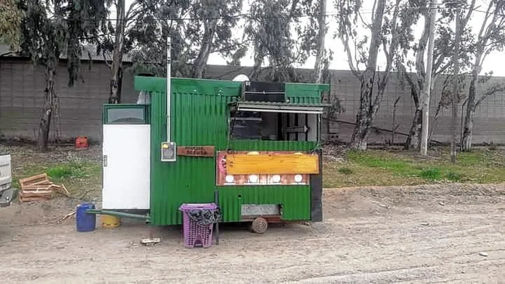 Apareció en barrio La Floresta el carrito de comidas rápidas robado del parque industrial