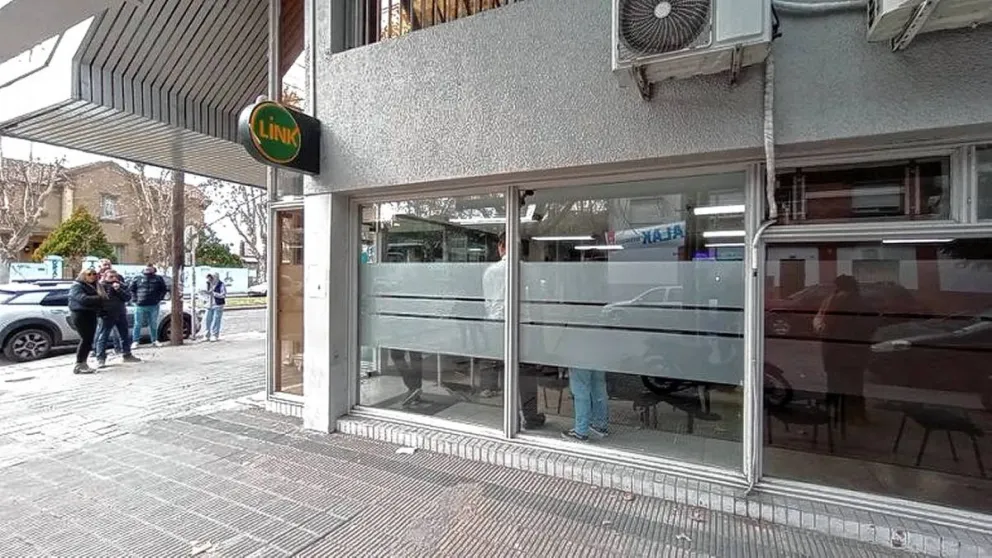 Intento de golpe comando y toma de rehenes en un banco de La Plata