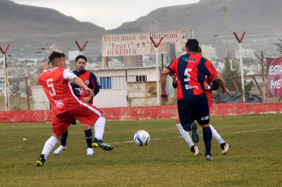 Fútbol local Categoría A: Golearon Newbery, Huracán y CAI