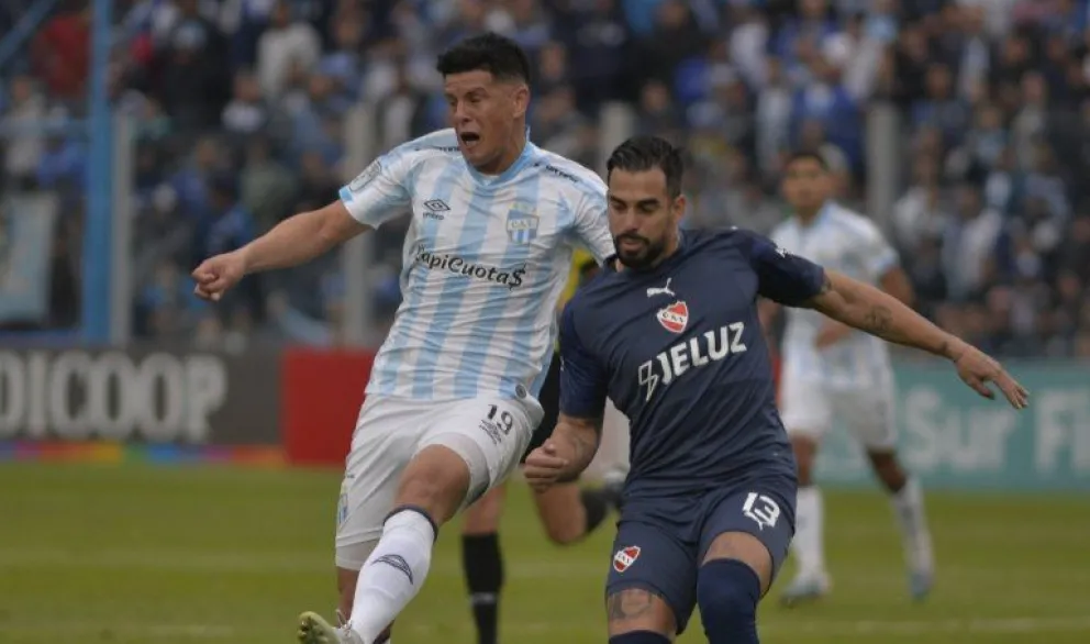 Independiente cayó en su visita a Atlético Tucumán, en un partido que tuvo protagonismo del VAR