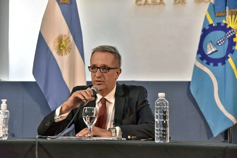 El ministro Oscar Antonena se va del Ministerio de Economía de la Provincia