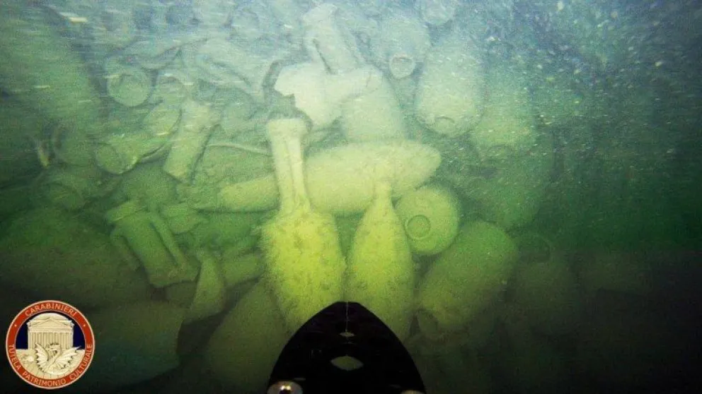 Sorpresa en la costa de Roma: encontraron un barco de carga de más de dos mil años