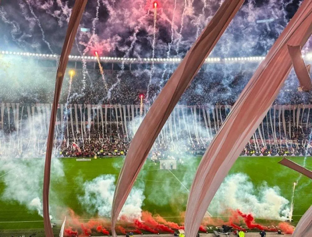 Video: impactante recibimiento para el River Campeón