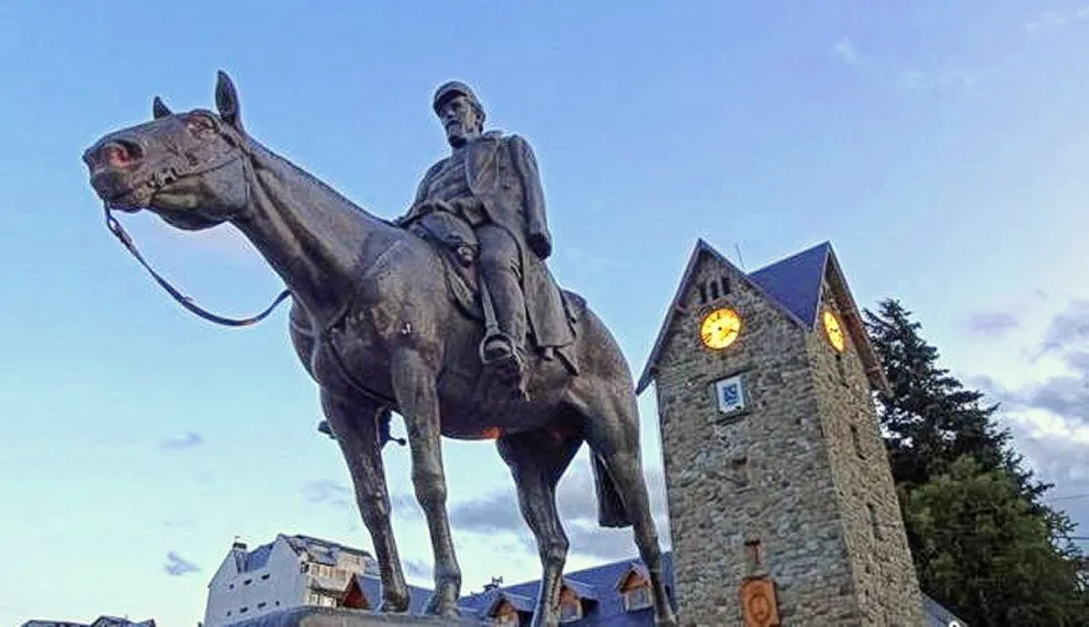 Renovada polémica por la remoción de la estatua de Julio Argentino Roca en Bariloche