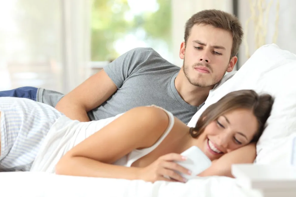 ¿Por qué se siguen romantizando los celos?