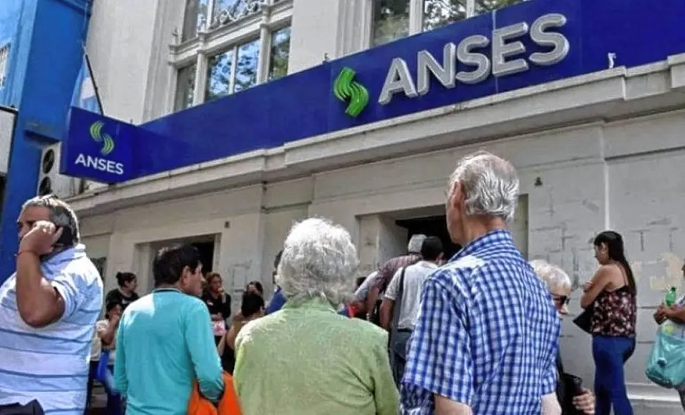 Jubilados docentes cobrarán en septiembre con aumentos entre 24% y 27%