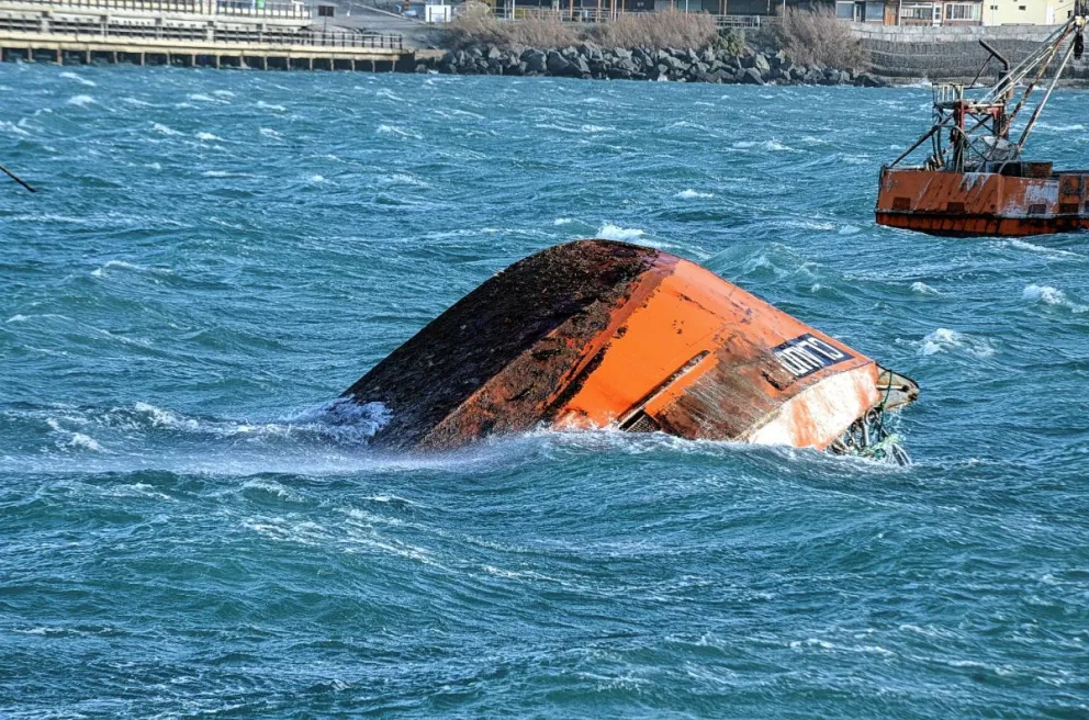 Se hundió un barco pesquero en Caleta Córdova